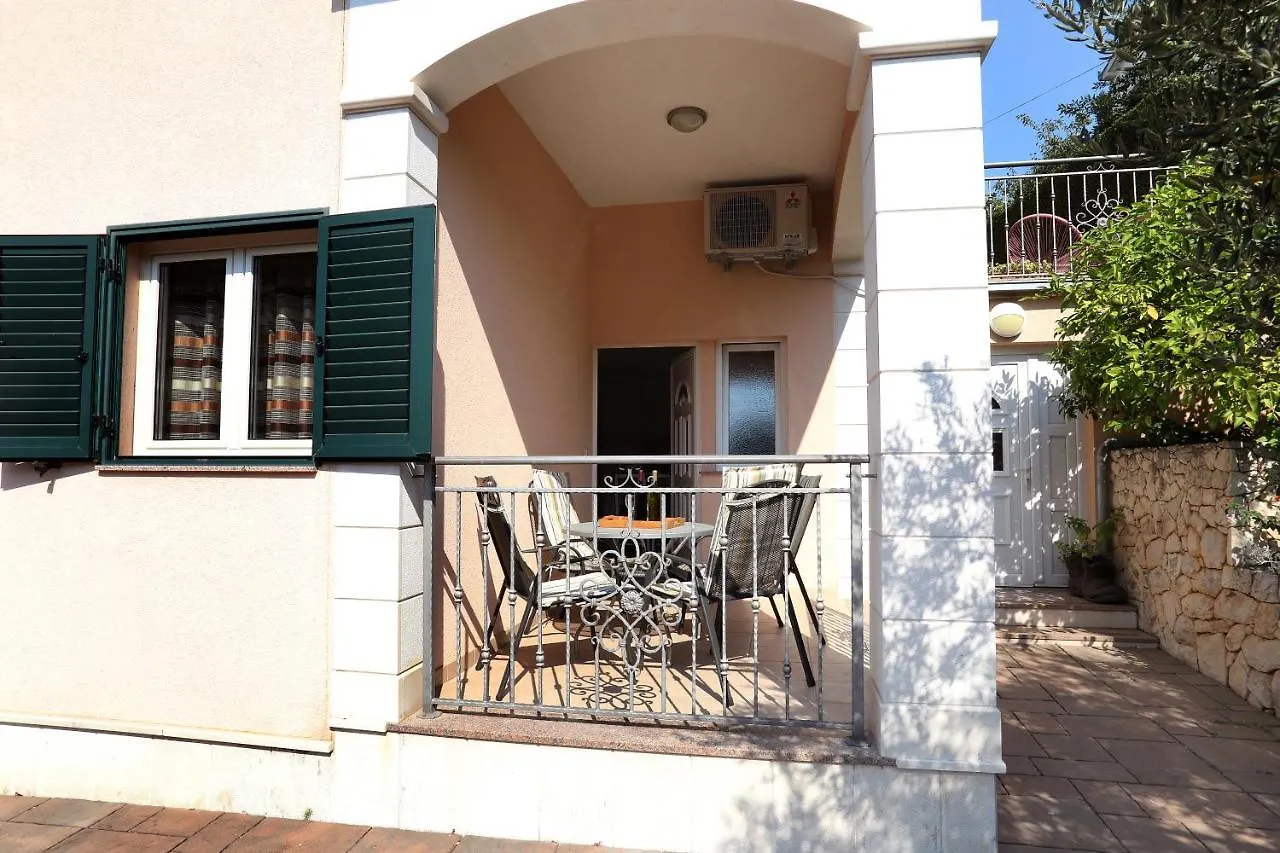Vila Kuzmanic Trogir 0*,