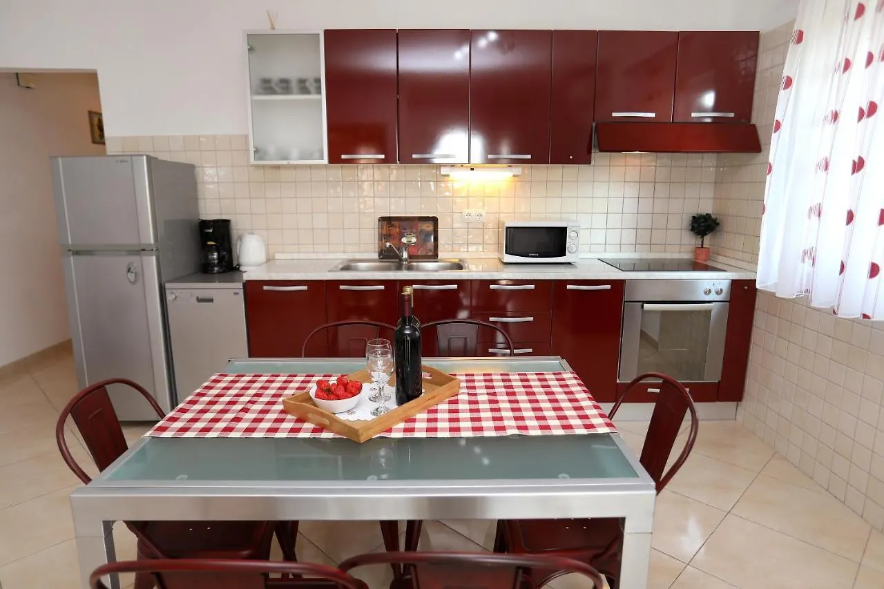 Vila Kuzmanic Trogir 0*,