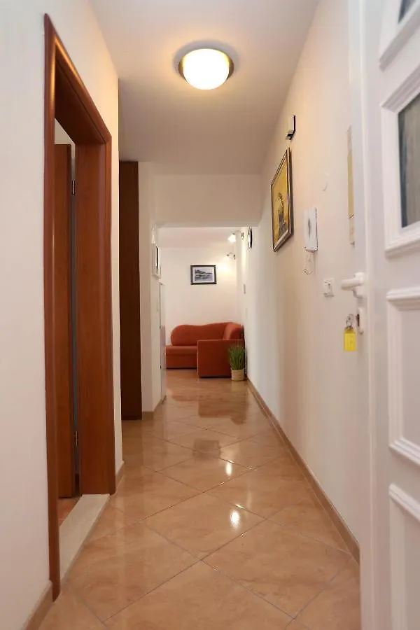 Vila Kuzmanic Trogir 0*,