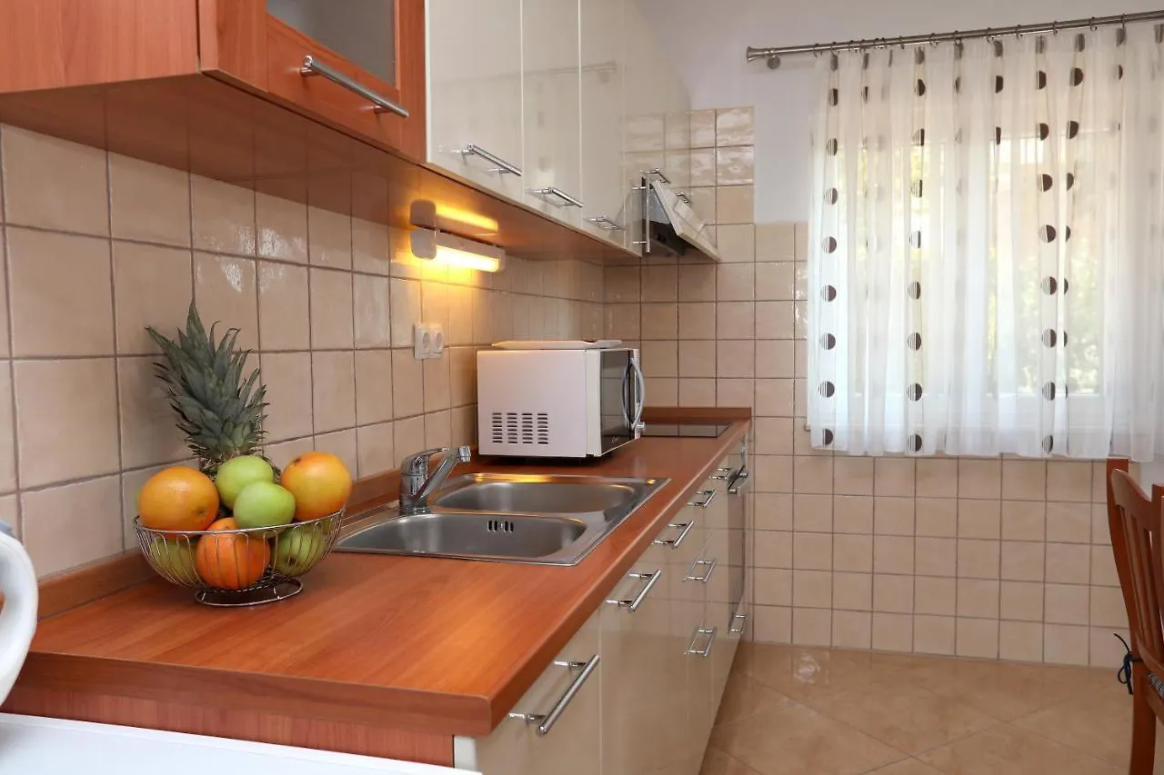 Vila Kuzmanic Trogir Apartment