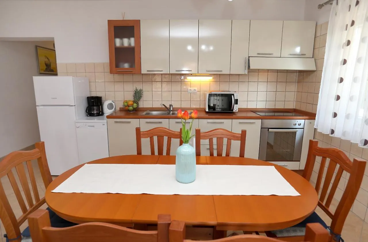 Vila Kuzmanic Trogir 0*,  Croatia