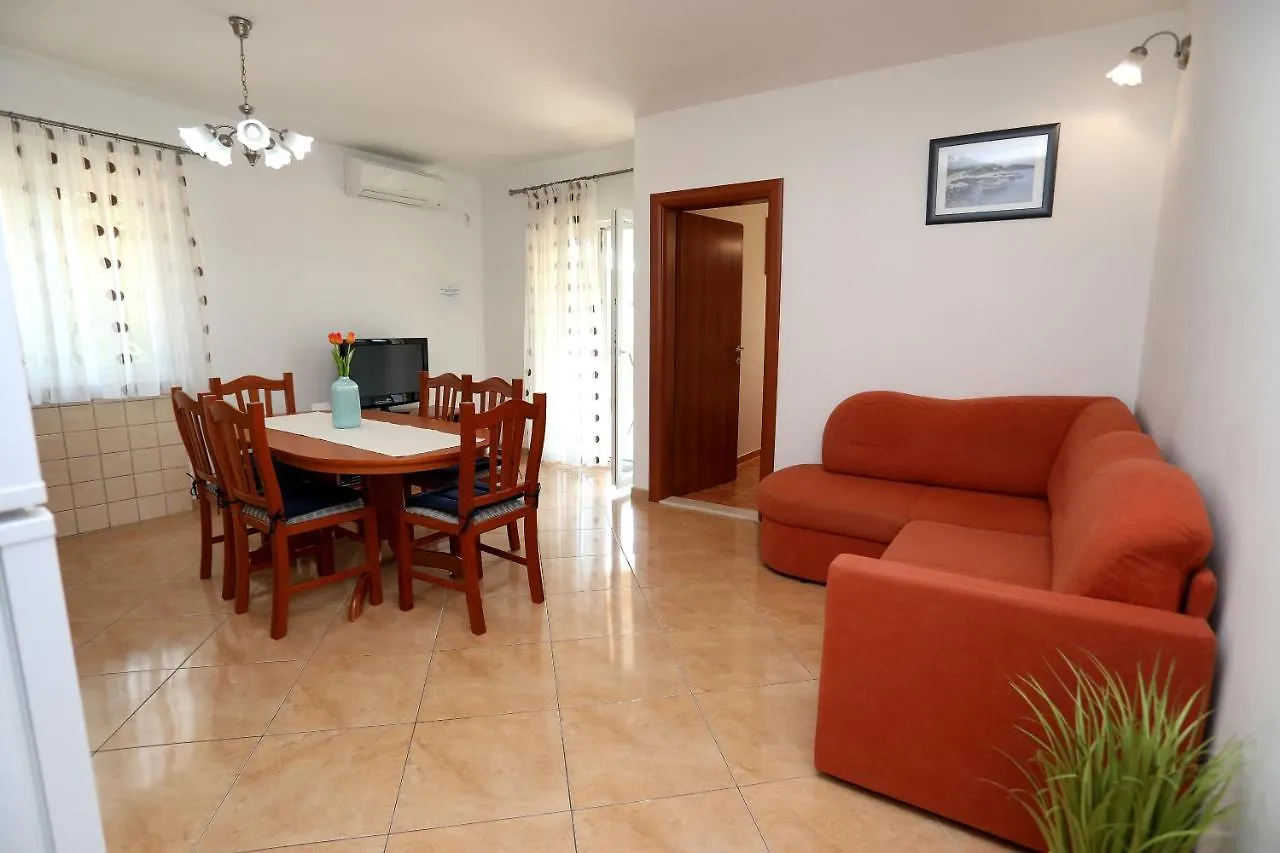 Vila Kuzmanic Trogir 0*,